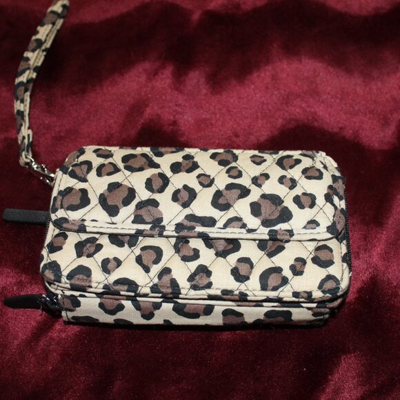 Vera Bradley Leopard print with matching lanyard - Picture 2 of 6